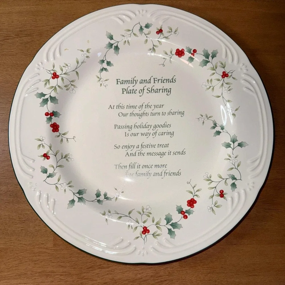 Pfaltzgraff Winterberry Plate of Sharing Christmas Holly Holiday Platter 12in